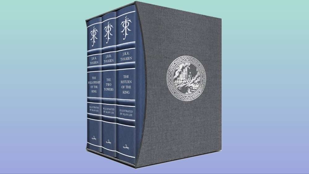 The $325 Lord Of The Rings Deluxe Illustrated Box Set Is Only $146 For A Limited Time